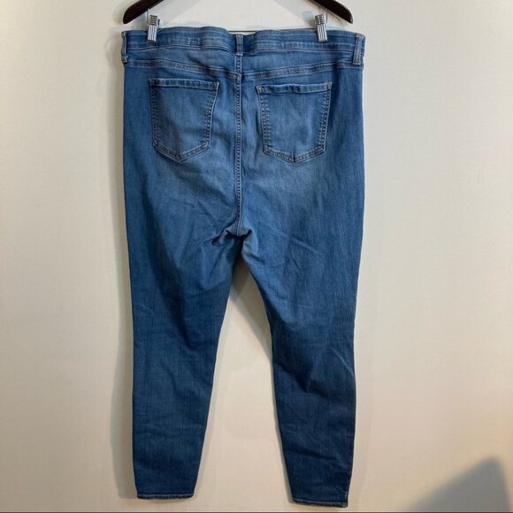 TORRID Sz 16R Sky High Skinny Jeans  Mid-Wash Distressed Jeans - Picture 6 of 8